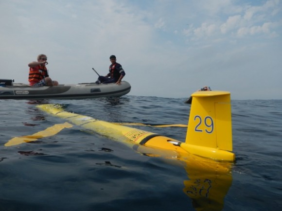 At left, Marcelo Dottori, professor at the University of Sao Paulo, Brazil, helps to retrieve RU 29 off the coast of Brazil, following its South Atlantic crossing.