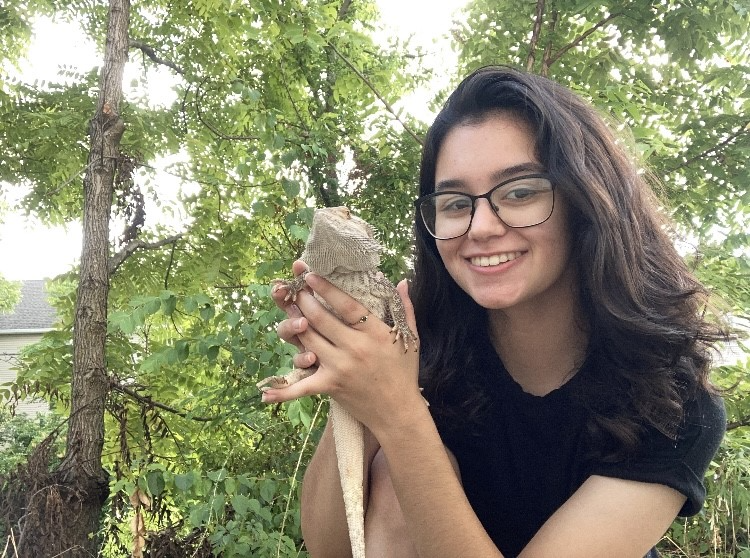 Student with bearded dragon
